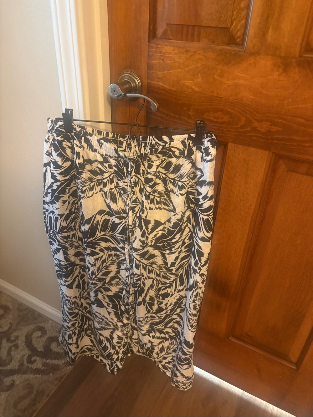 Women's Black and White Printed capris